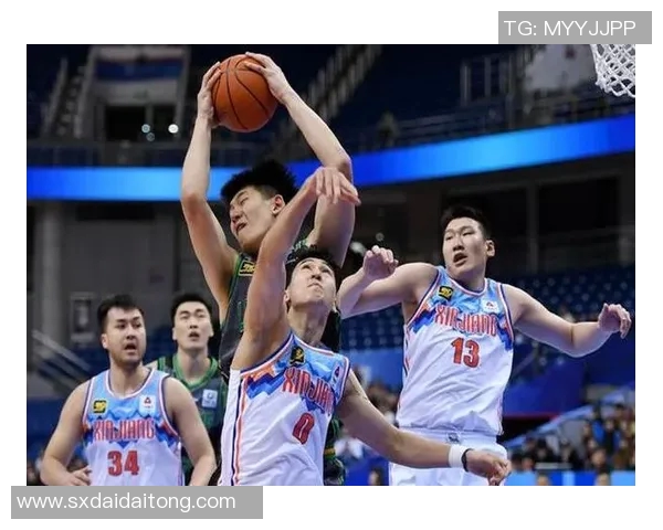 2016年CBA季后赛北京队与上海队激战正酣精彩瞬间回顾